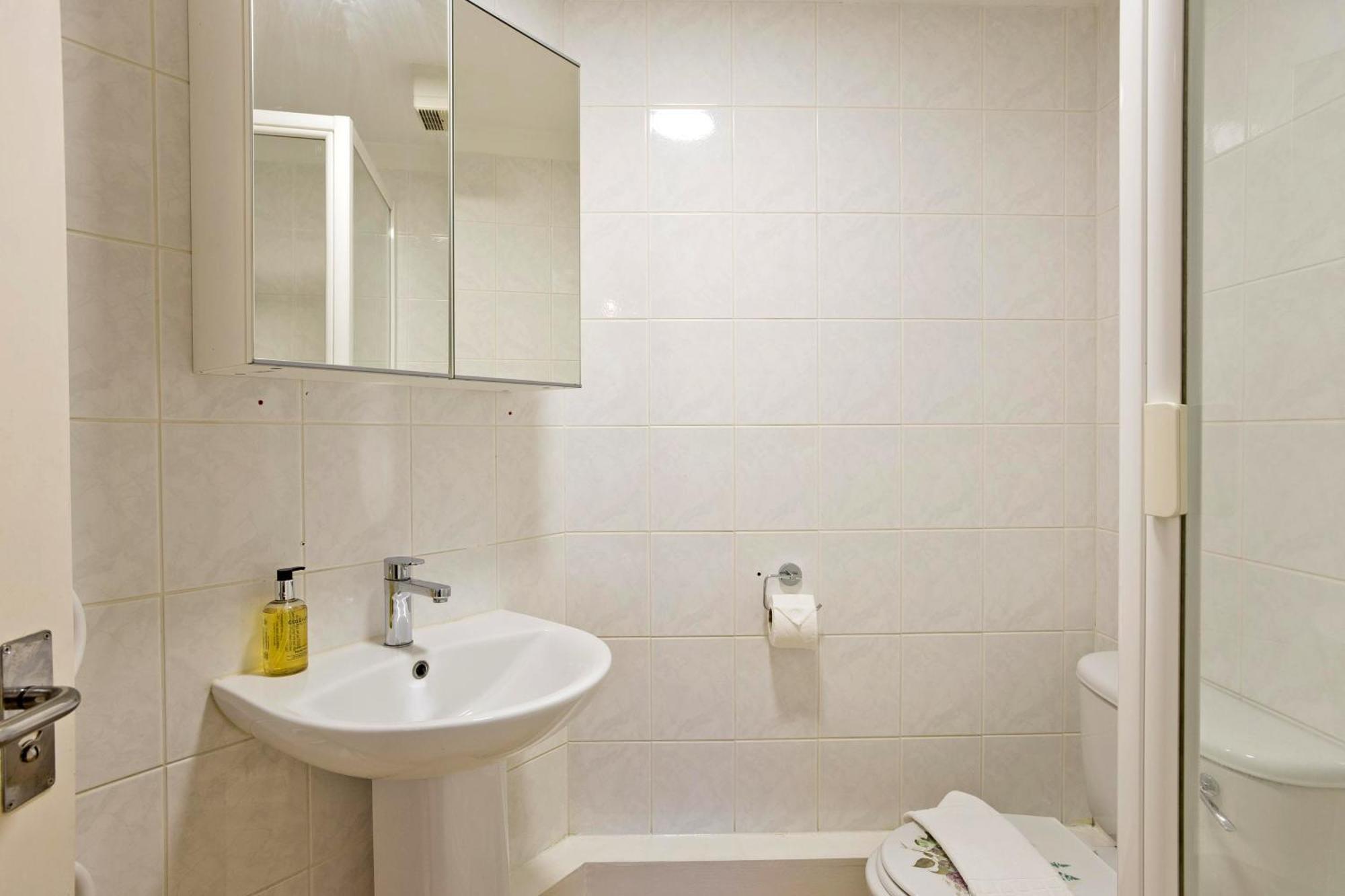 Imperial Meridian Place Apartment لندن المظهر الخارجي الصورة