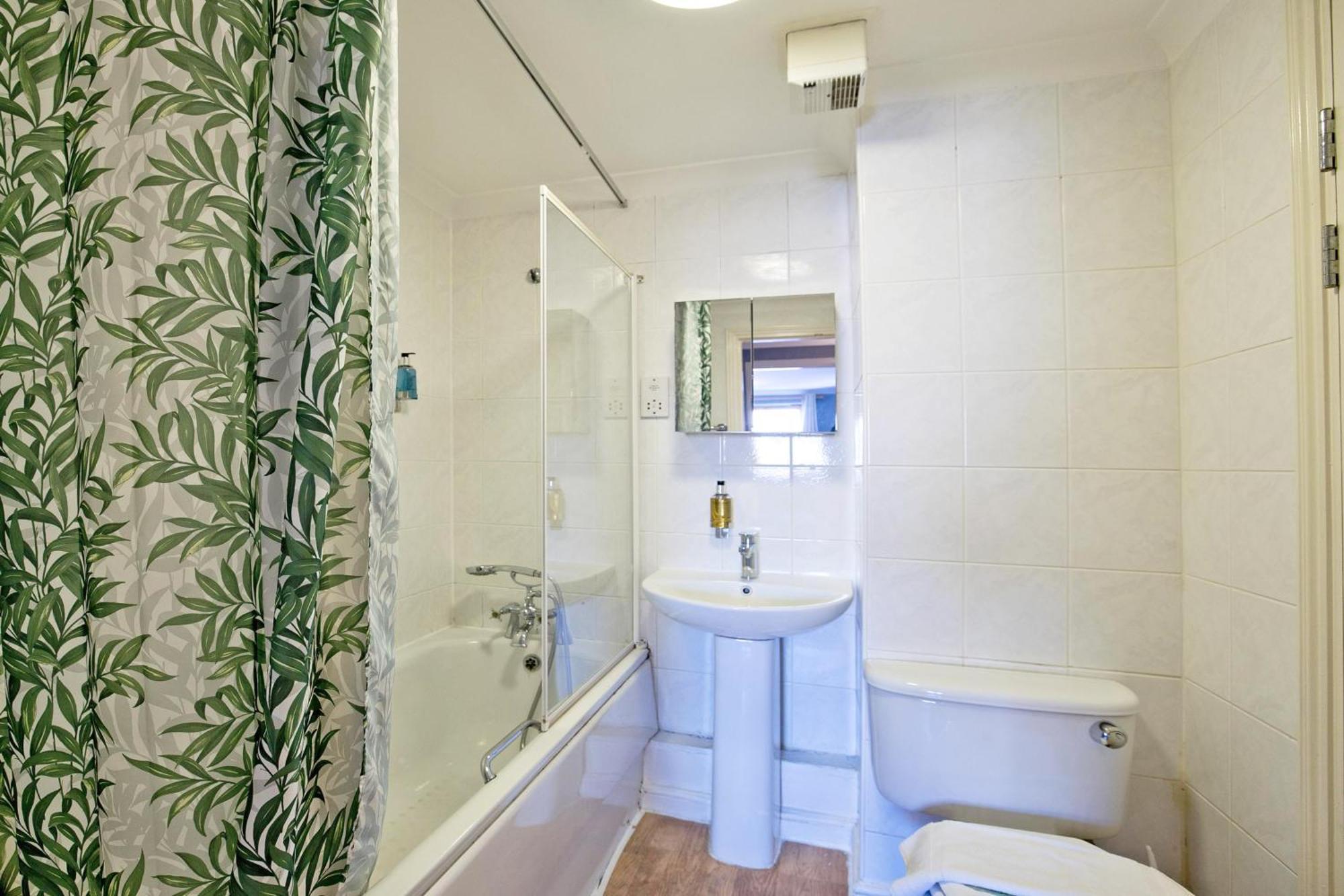 Imperial Meridian Place Apartment لندن المظهر الخارجي الصورة