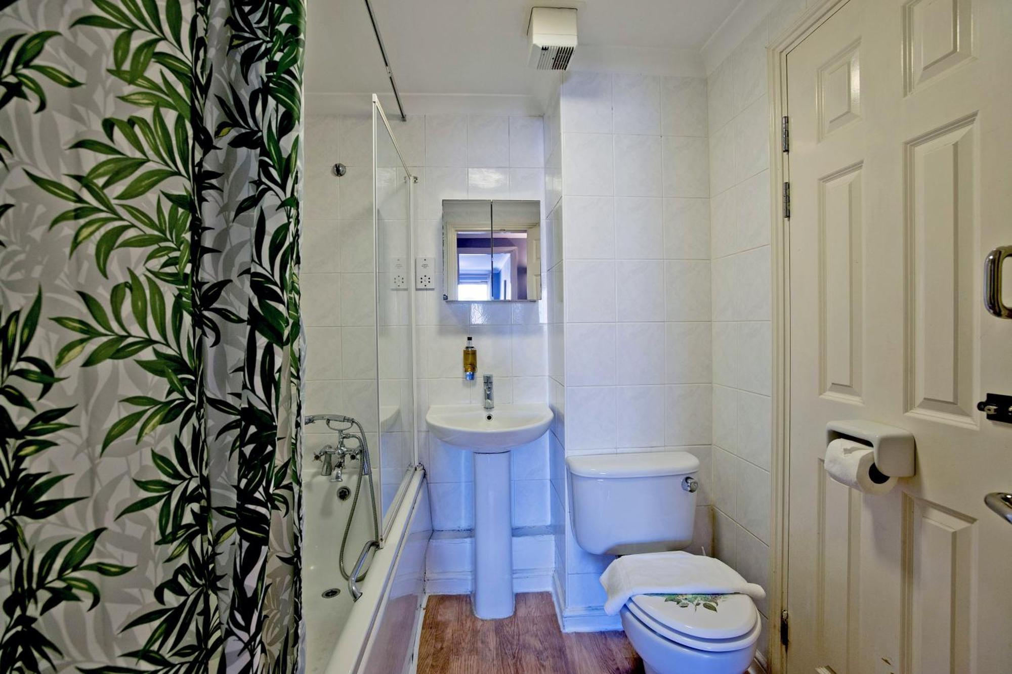 Imperial Meridian Place Apartment لندن المظهر الخارجي الصورة